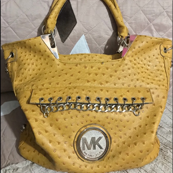 Michael Kors Purse.. - Picture 2 of 8